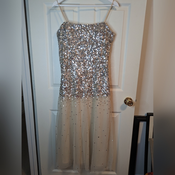 Stenay Dresses & Skirts - Stenay Vintage Cream Beige with silver Sequin evening dress size 16